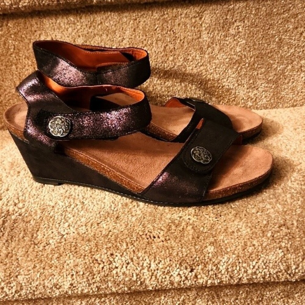 Taos Women's "Festival" Sandals in Color "Charcoal Metallic" Size 9/9.5 NIB